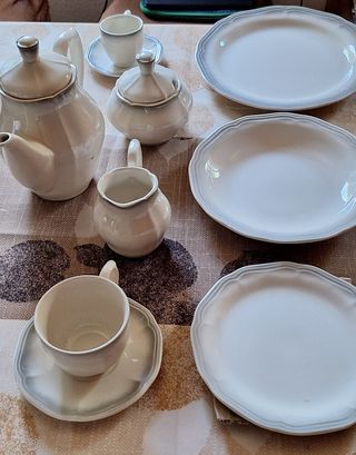 Vajilla porcelana nueva. Sin estrenar