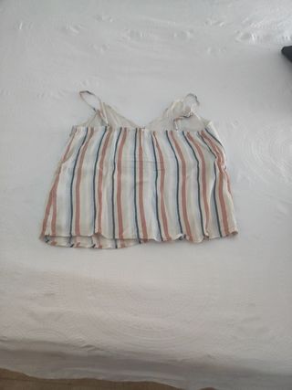 Camiseta de tirantes de Stradivarius.