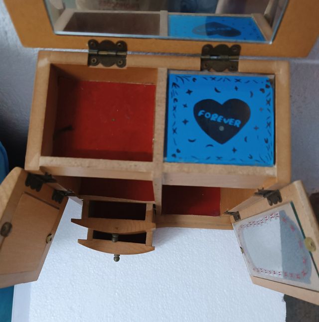 Joyero musical de madera