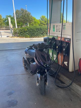 Yamaha Aerox 50 top negro