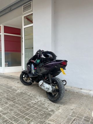 Yamaha Aerox 50 top negro