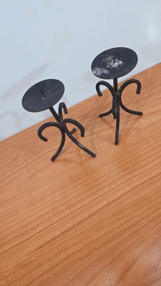 PAREJA DE CANDELABROS DE MESA