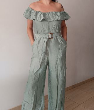 Mono palazzo con cinturón