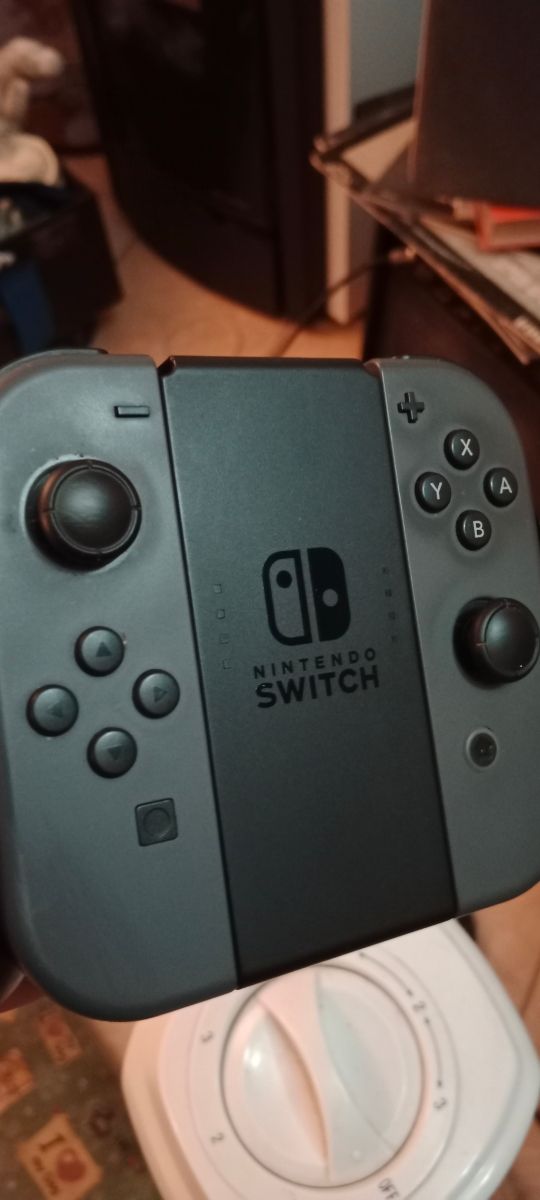 Coppia joy-con originali + impugnatura