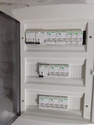 ELECTRICISTA PROFESIONAL