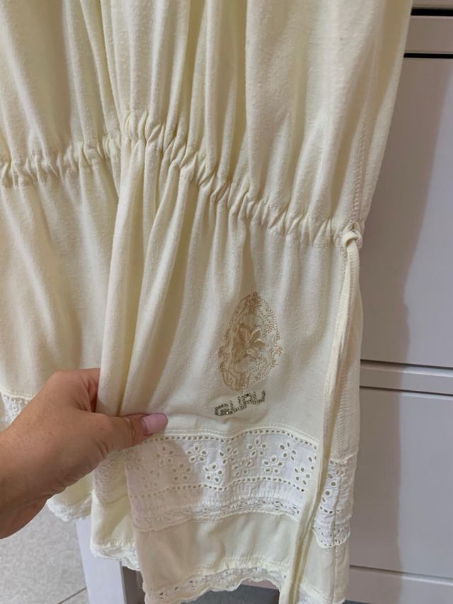 Vestito color panna di Guru