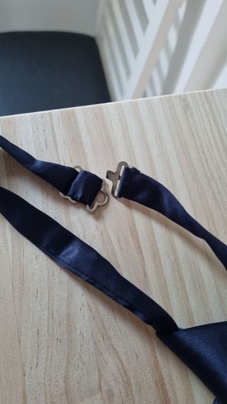 Corbata azul marino para niño