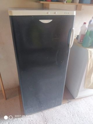 Congelador vertical ZANUSSI
