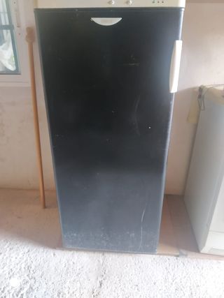 Congelador vertical ZANUSSI
