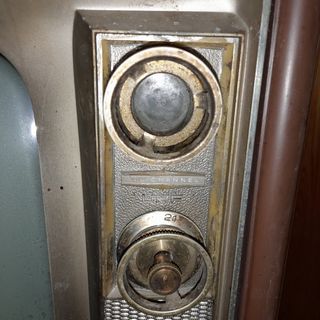 Antiguo televisor Zenith de 1965