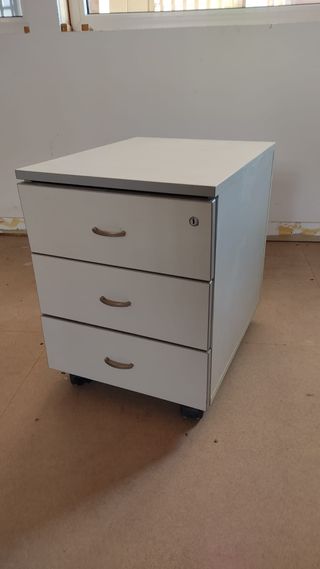 Mesa de oficina gris (varias unidades)