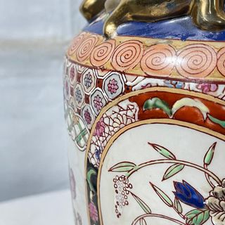 Jarrón oriental antiguo 