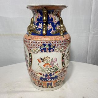 Jarrón oriental antiguo 