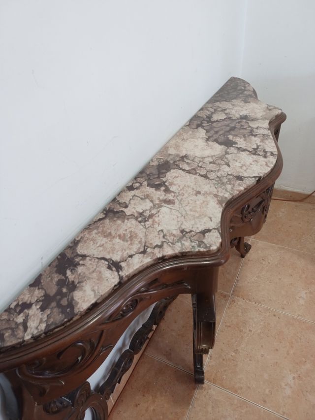 Consola isabelina talla madera y marmol