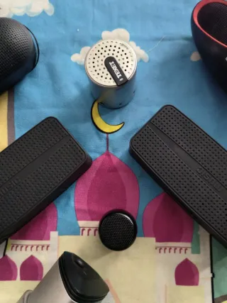 Lote Altavoces Bluetooth y batería portátil.