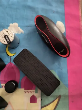 Lote Altavoces Bluetooth y batería portátil.