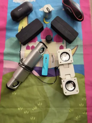 Lote Altavoces Bluetooth y batería portátil.