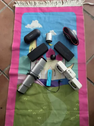 Lote Altavoces Bluetooth y batería portátil.