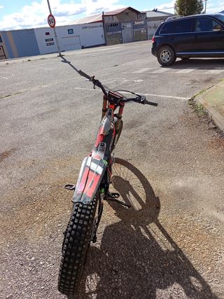 Moto trial vertigo 125cc replica busto año 2021