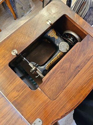 Máquina de coser con máquina Singer