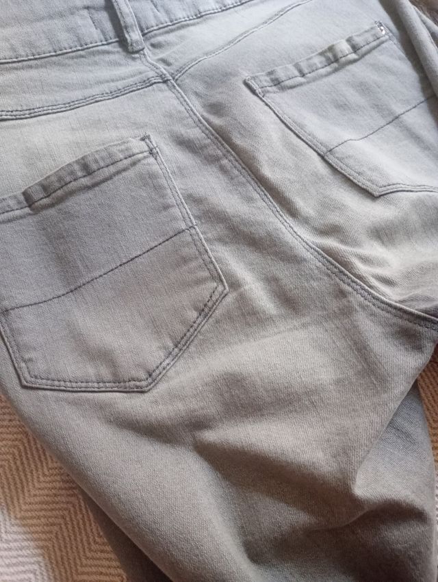 Pantalón vaquero Bershka 