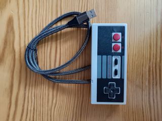 Chiavetta USB con controller NES retrò 8Gb