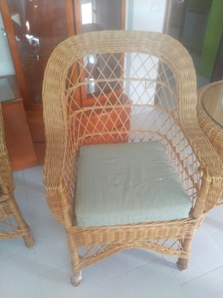 Conjunto de 4sillones y mesa de mimbre