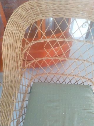 Conjunto de 4sillones y mesa de mimbre