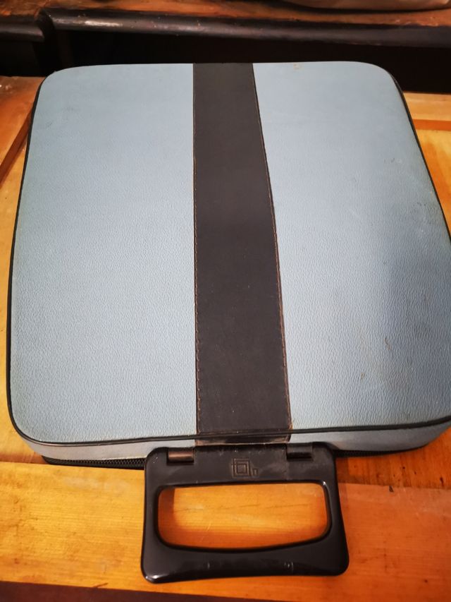 Máquina de escribir Olivetti Lettera 32