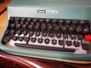Máquina de escribir Olivetti Lettera 32