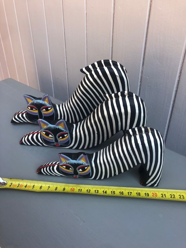 3 figuras decorativas gatitos de madera