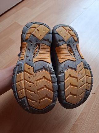 Chanclas infantiles. KEEN. talla 34