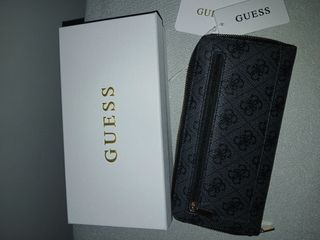Billetera Guess nueva en su caja.