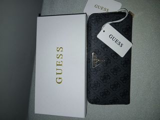 Billetera Guess nueva en su caja.
