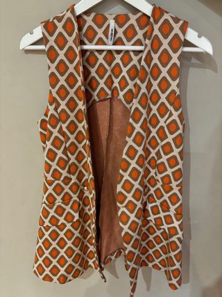 Conjunto Estampado de Chaleco y Pantalones