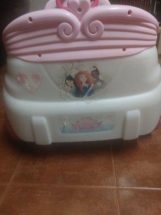 Coche eléctrico niña