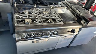 COCINA 4 FUEGOS PLANCHA Y HORNO