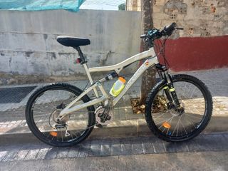 Se vende bicicleta rockrider 26