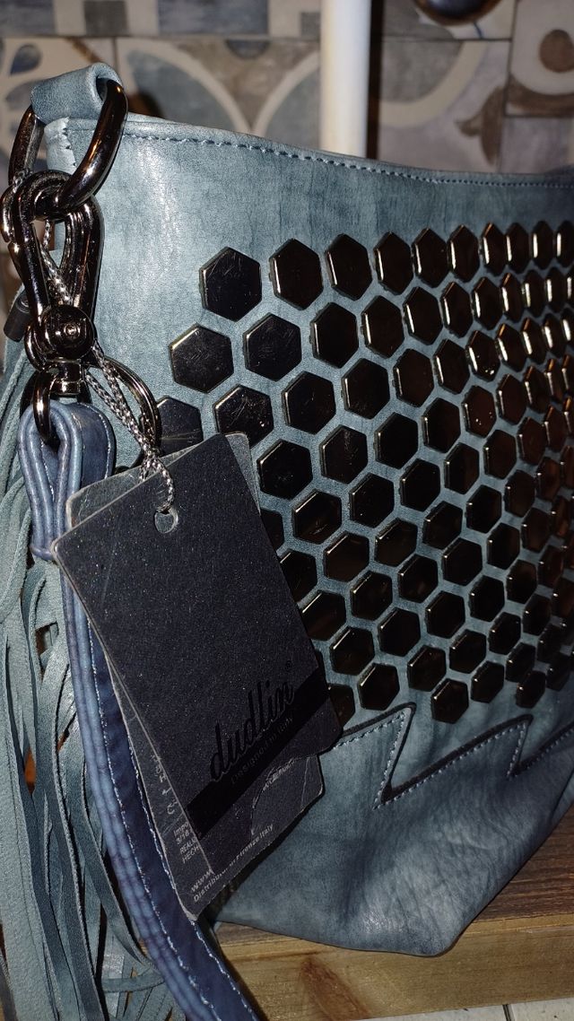 Borsa con frange e borchie