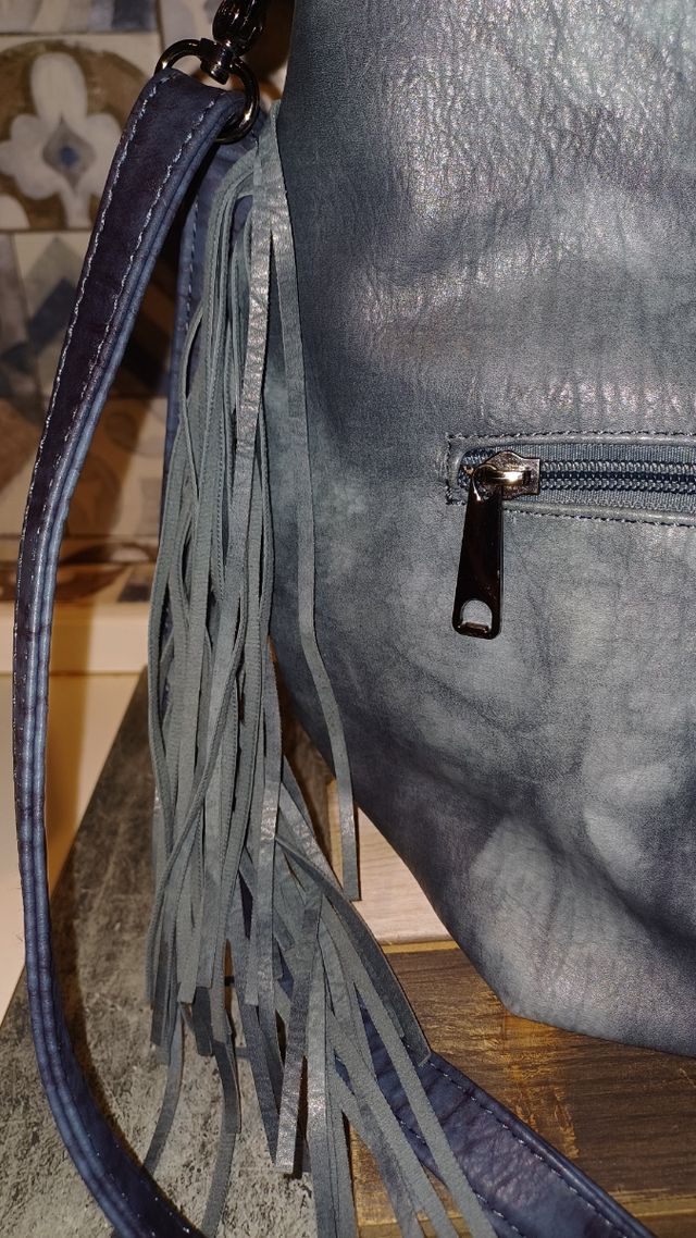 Borsa con frange e borchie