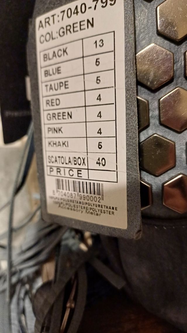 Borsa con frange e borchie