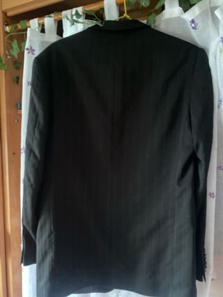 Traje chaqueta negro clasico