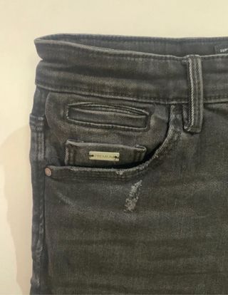 Pantalón vaquero roto Stradivarius