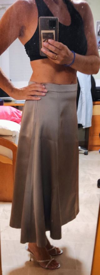 Falda satinada midi Zara