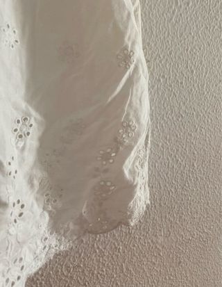 Blusa sin mangas blanca bordada