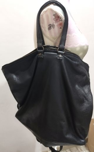 Bolo-mochila piel Zara.