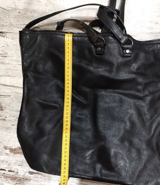 Bolo-mochila piel Zara.