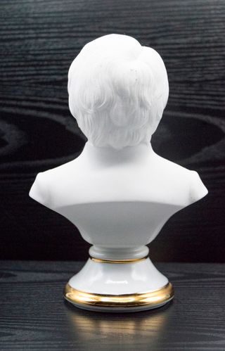 Figura de porcelana Sanbo