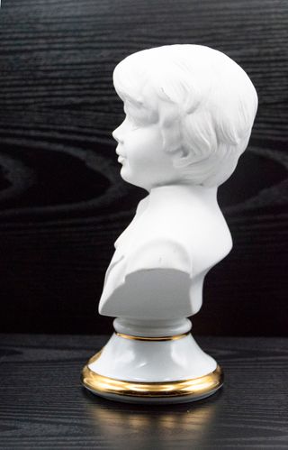 Figura de porcelana Sanbo