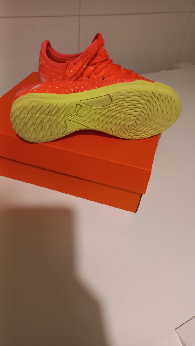 Zapatillas futbol sala niño talla 33, Puma.
